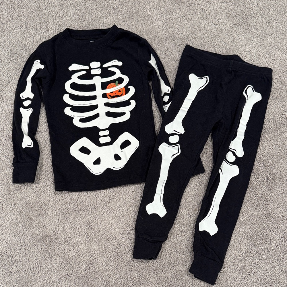 Carter's Boys' 2 Piece Glow-in-The-Dark Snug Fit Cotton Halloween PJS - Picture 3 of 5